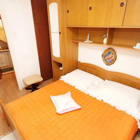Apartments By The Sea Pucisca, Brac - 770 Phòng bức ảnh